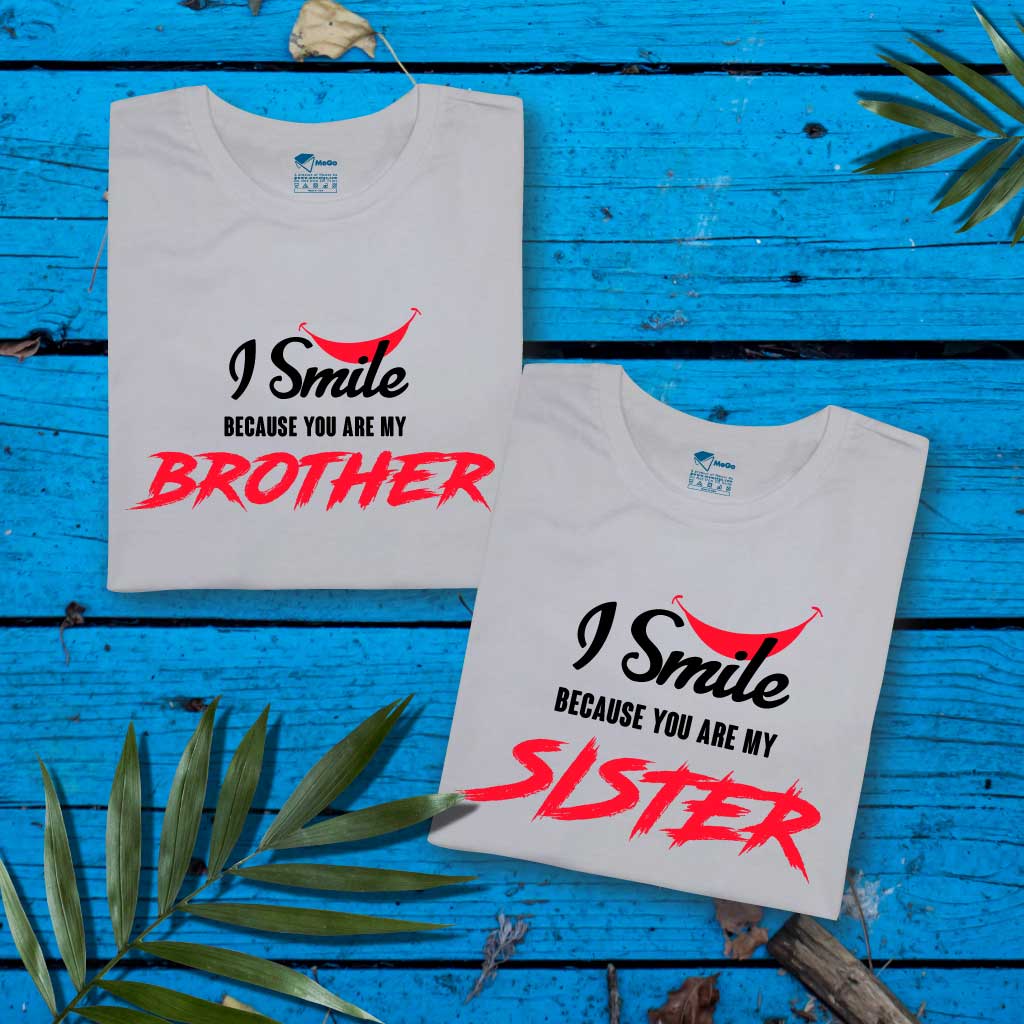 I smile because you are my sister (set of 2) T-Shirt
